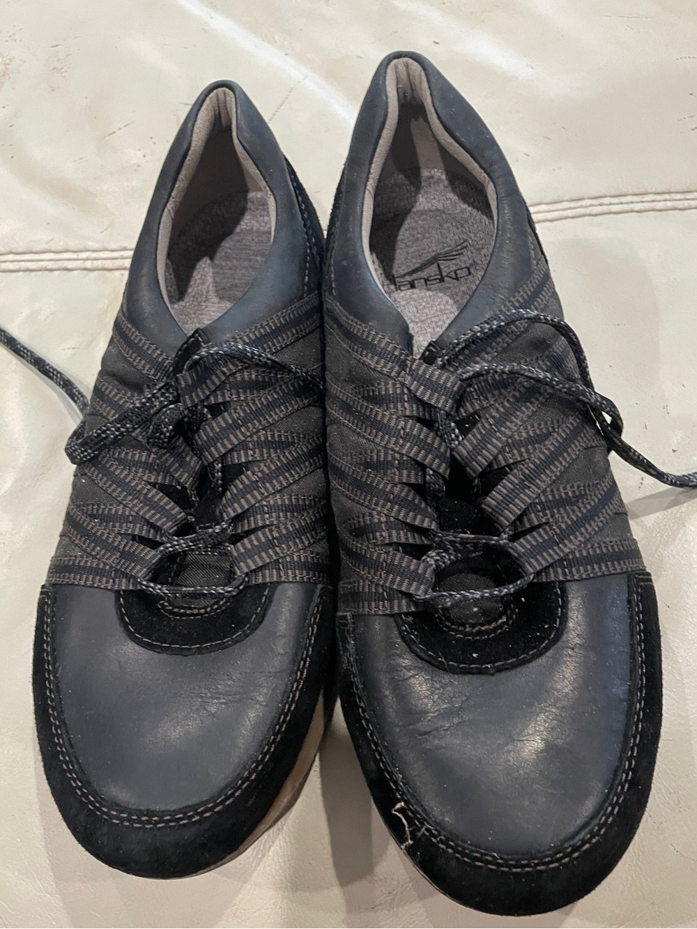 Dansko Women’s Black Lace Up Sneakers Sz 37  ( US 7 )